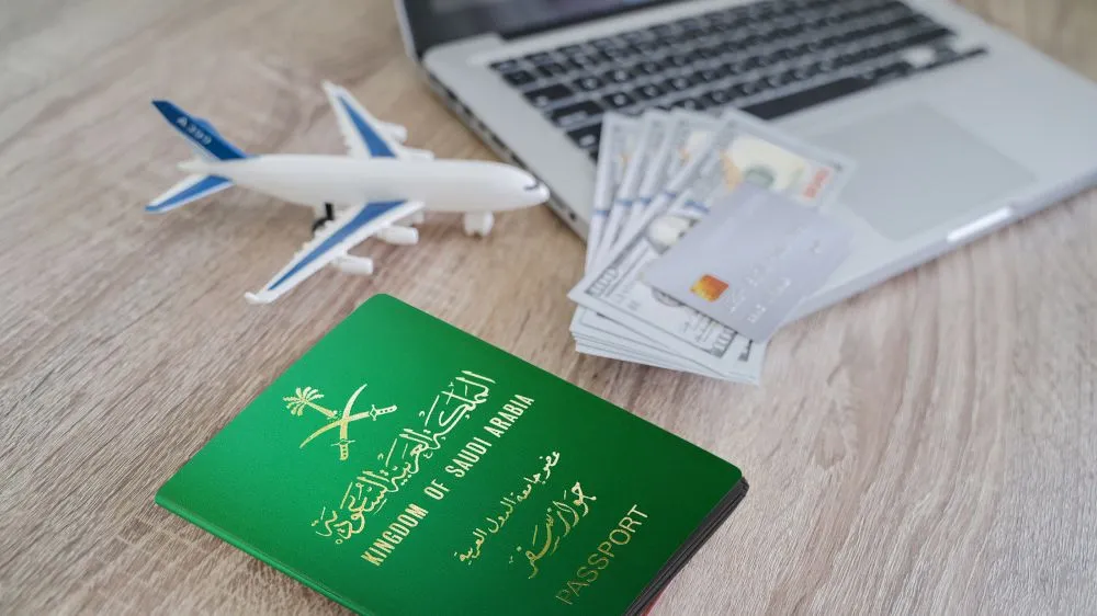 تأشيرة خروج وعودة في السعودية